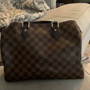 Authentic Louis Vuitton Speedy Handbag Damier 30 - Brown (gently used).